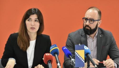 Čomor: Opozicija zloupotrebljava Parlament da prikrije nerad Vlade KS