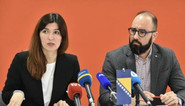 Čomor: Opozicija zloupotrebljava Parlament da prikrije nerad Vlade KS