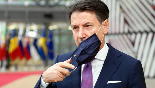 Conte objavio nove restrikcije za skupove, restorane, utakmice i škole