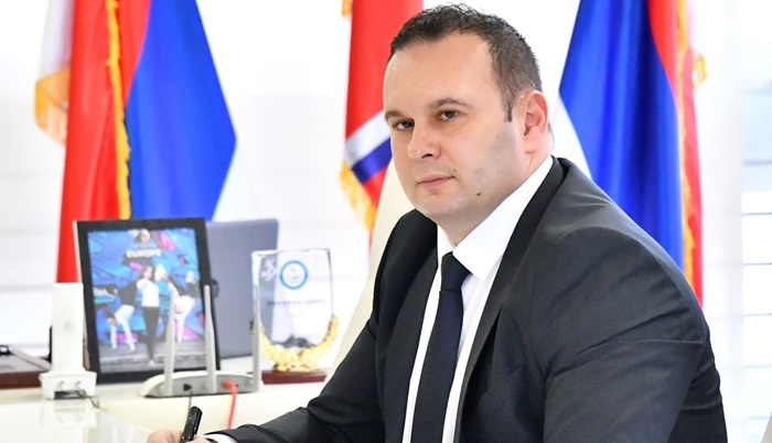 Ćosić priznao: Bio sam pijan u kafani i odgurnuo neke ljude