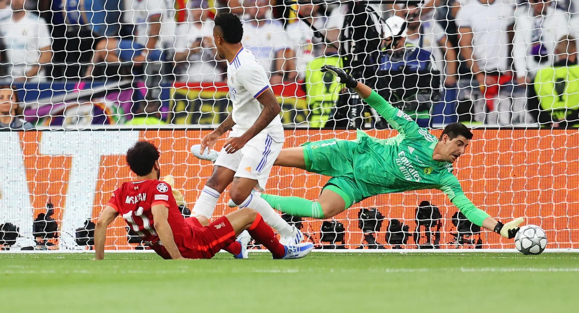 Courtois i stativa spašavali Real, a VAR tehnologija Liverpool