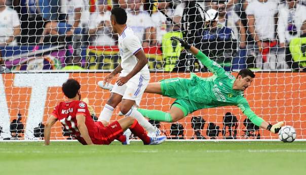 Courtois i stativa spašavali Real, a VAR tehnologija Liverpool
