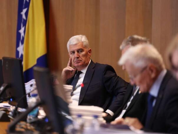 Čović blokirao Dom naroda, pa se požalio na blokadu