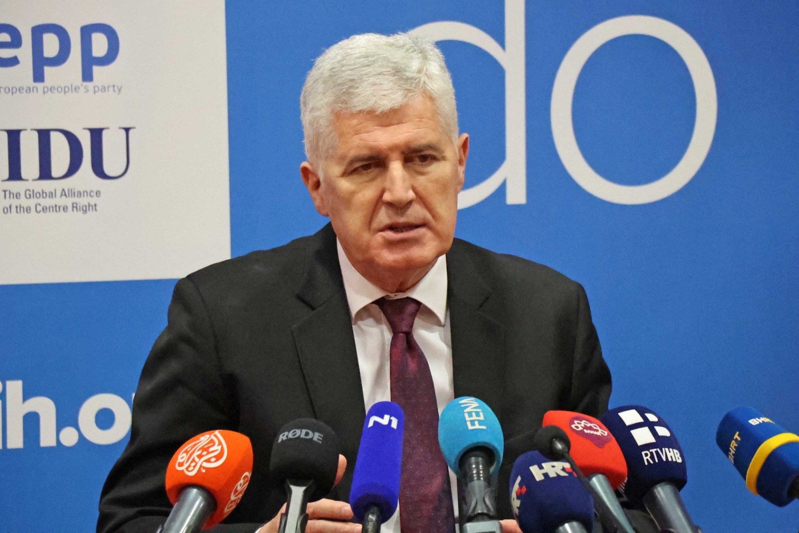 Čović: Bojim se da ćemo teško promijeniti i zarez u Ustavu BiH