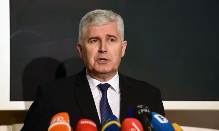 Čović: Božić je blagdan koji nas poziva na ljubav, zajedništvo, poštivanje