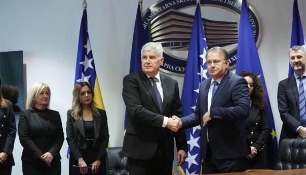 Čović danas s Osmorkom o podjeli resora