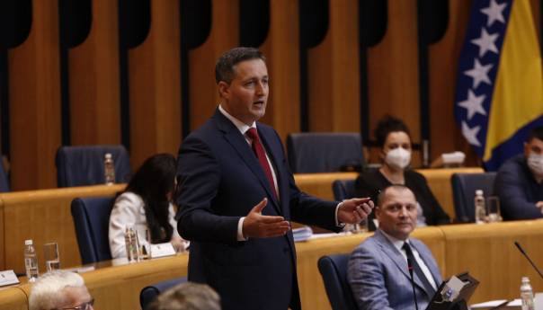 Čović ga pokušao prekinuti, Bećirović poručio: Čuvajte poslovnik, a ne RS