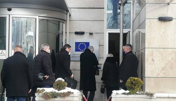 Čović i Izetbegović stigli u zgradu Delegacije EU