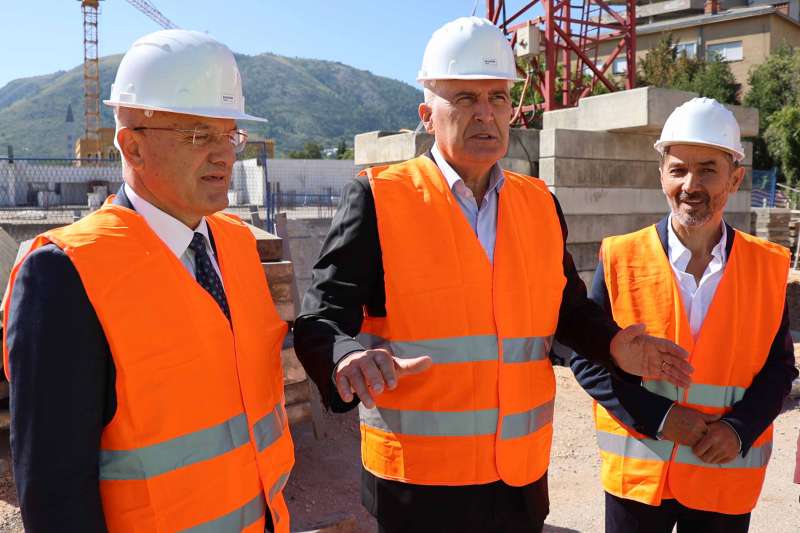 Čović i Milas posjetili gradilište HNK u Mostaru
