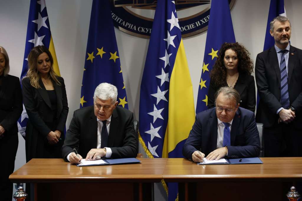 Čović i Nikšić potpisali sporazum HDZ-a i Osmorke