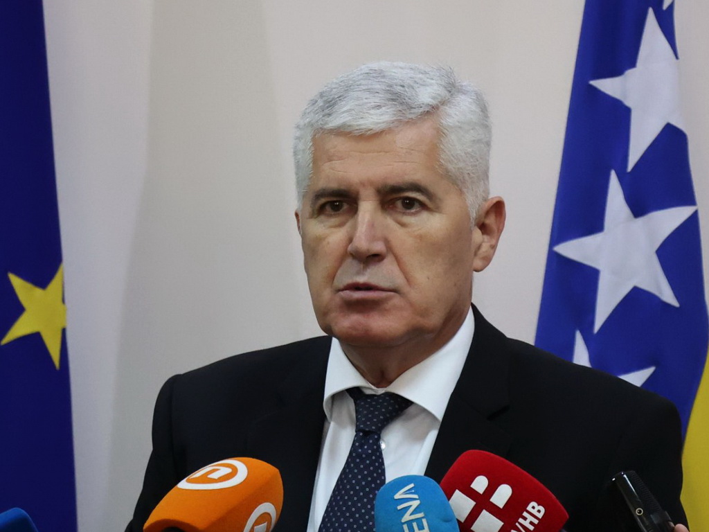 Čović: Izborni zakon ne može kroz izmjenu Ustava, Trojka mora preuzeti odgovornost