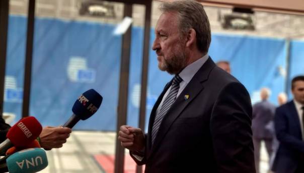 Čović najavio razgovore u Briselu, Izetbegoviću neprihvatljiv format