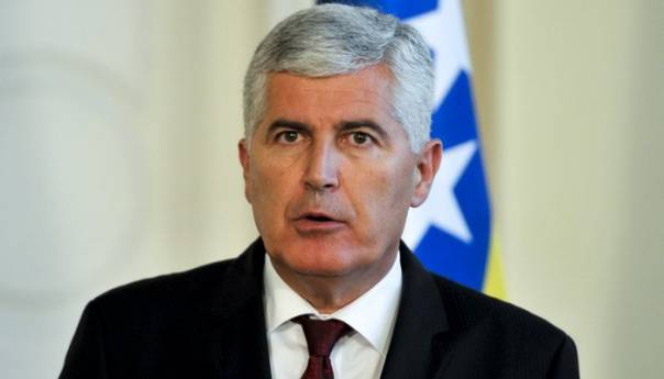 Čović održao online sastanak s komesarom EU Varhelyiem