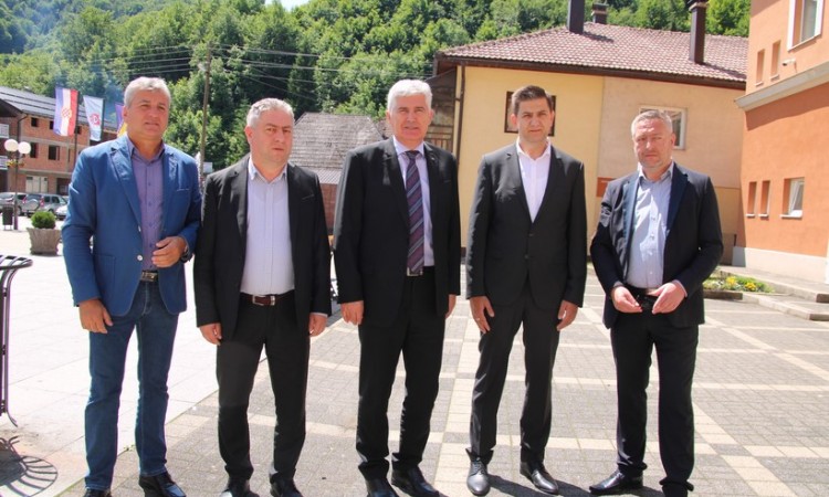Čović održao sastanak s članovima OO HDZ BiH Kreševo