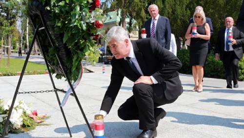 Čović posjetio grob Tuđmana i Šuška: Ovo je politički maraton