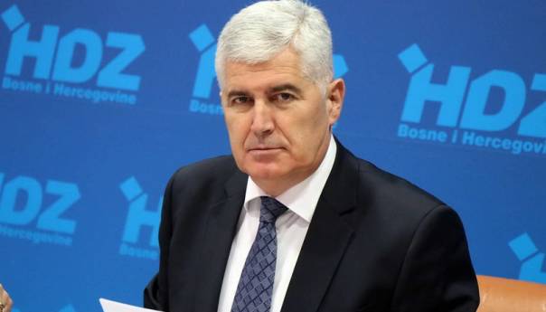 Čović preko Islamske zajednice poslao poklon Komšiću