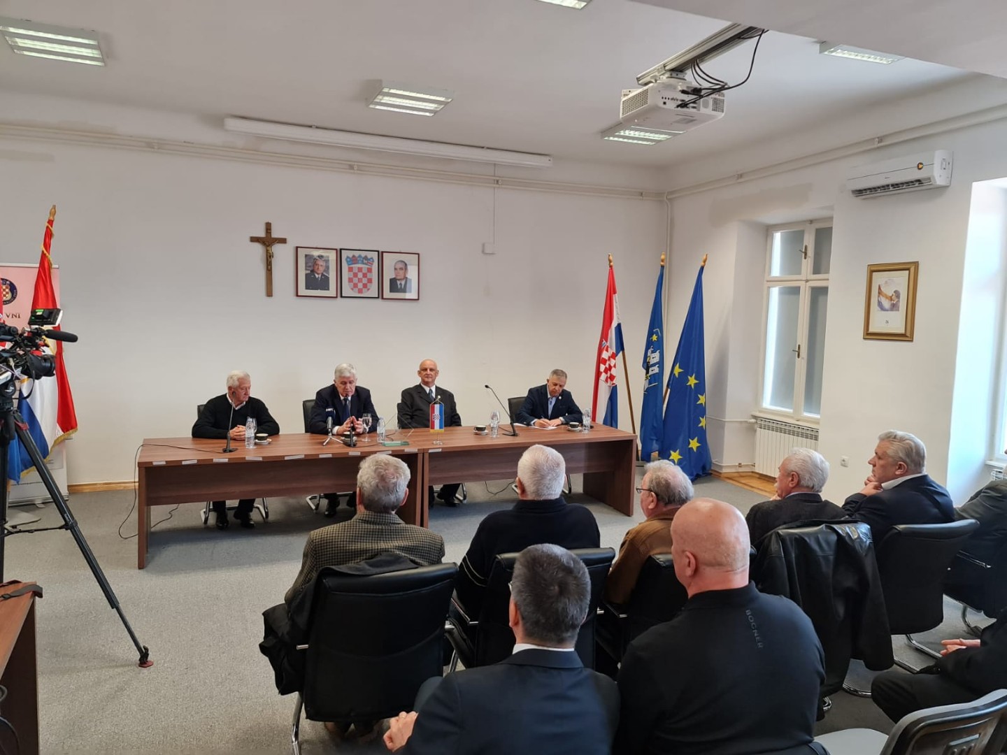 Čović s članovima Hrvatskog generalskog zbora