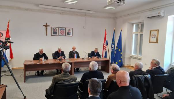 Čović s članovima Hrvatskog generalskog zbora