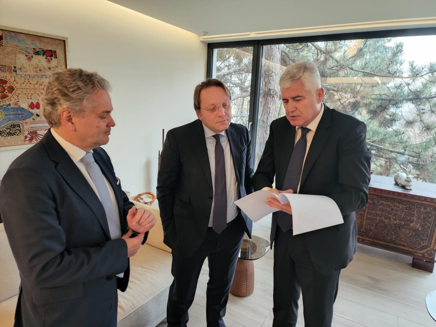 Čović s Varhelyijem i Sattlerom o sporazumu s Osmorkom