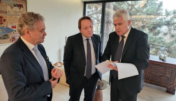 Čović s Varhelyijem i Sattlerom o sporazumu s Osmorkom