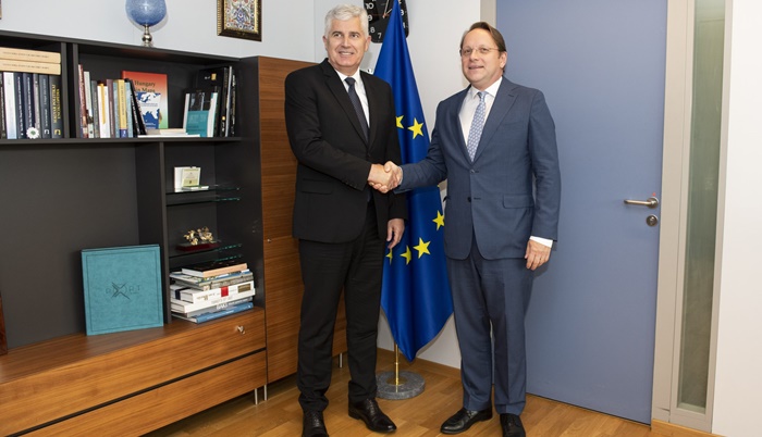 Čović s Varhelyijem o izbornom zakonu