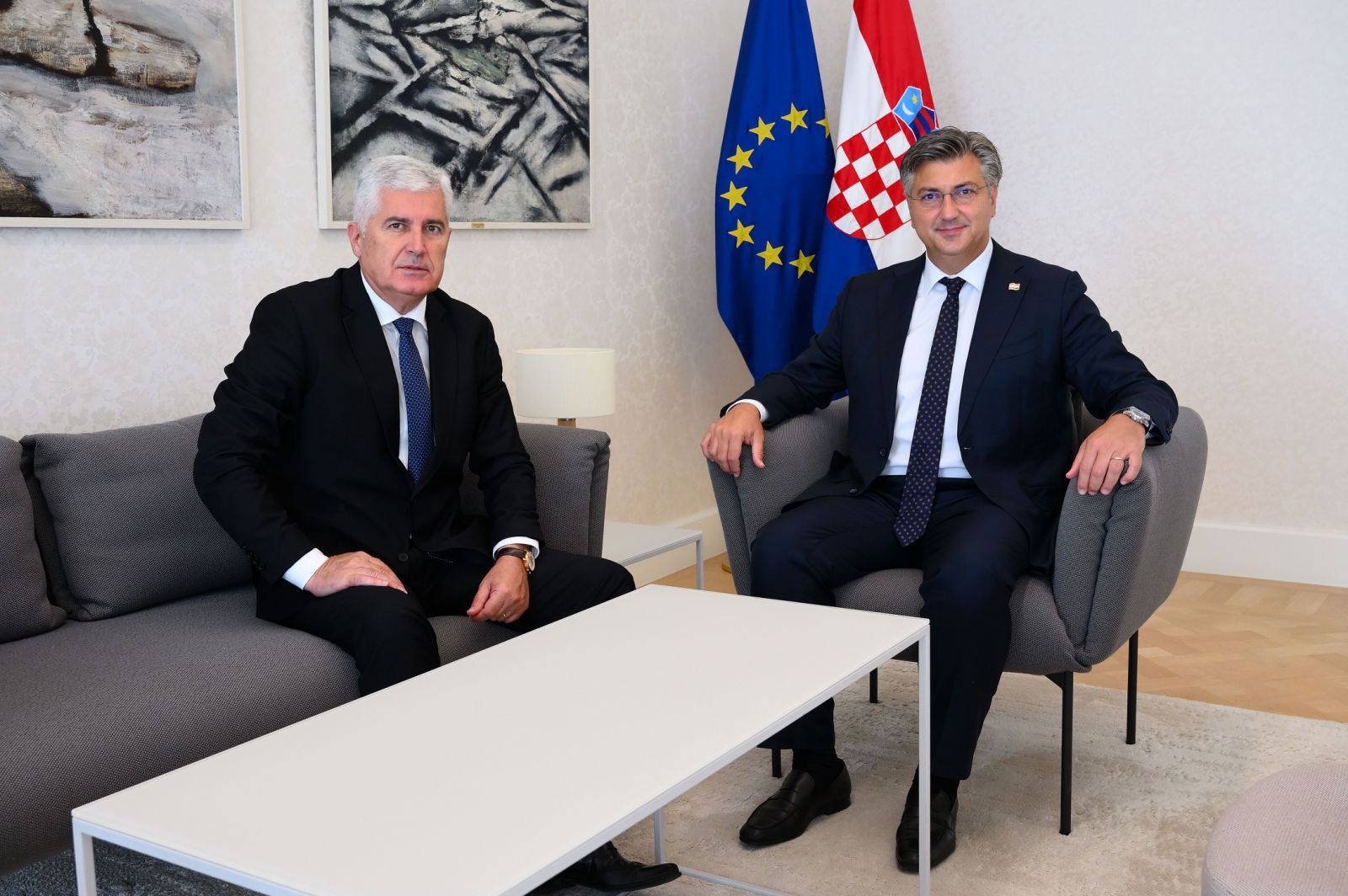 Čović sa Plenkovićem: Izborni zakon ostaje prioritet
