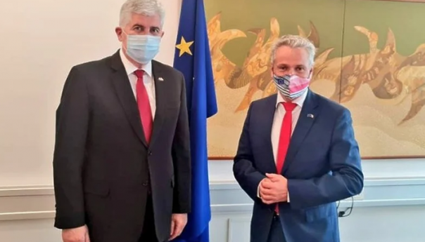 Čović sa Sattlerom: Ponovili ključne korake, Izborni zakon prioritet