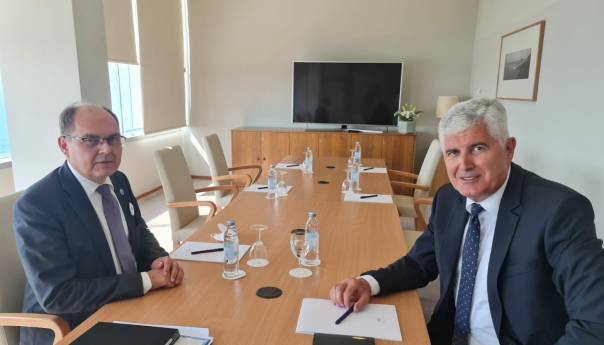 Čović se u Dubrovniku sastao sa Schmidtom