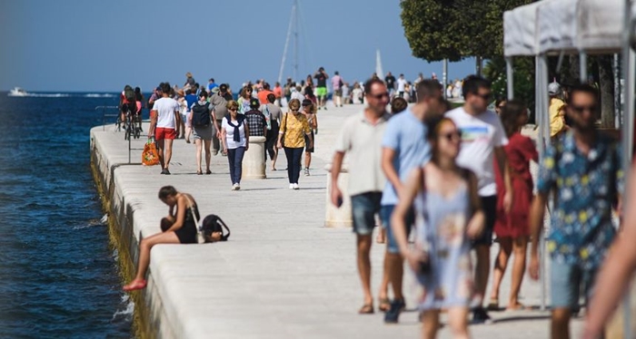Covid-19 ugrozio svjetski turizam: Do kraja aprila 44 posto manje turista