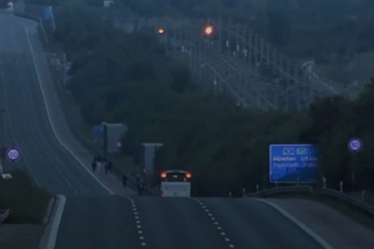 Čovjek u Njemačkoj oteo autobus i zarobio vozača, upali komandosi, čule se detonacije