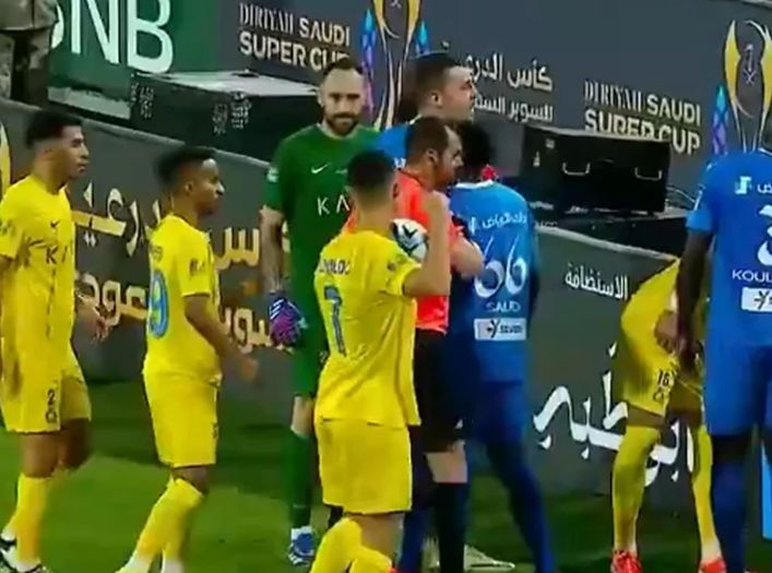 Cristiano Ronaldo potpuno izgubio živce i krenuo da šakom udari sudiju