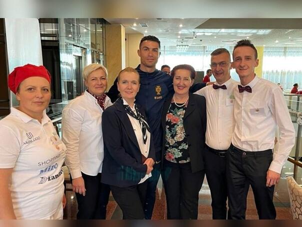 Cristiano Ronaldo se slikao sa uposlenicima hotela u Zenici