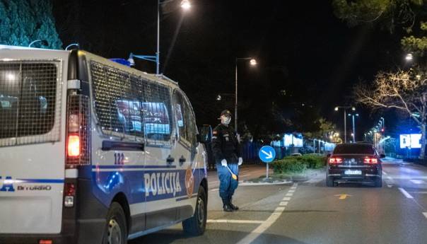 Crna Gora: Medicinarima i policiji plaća veća za 15 posto