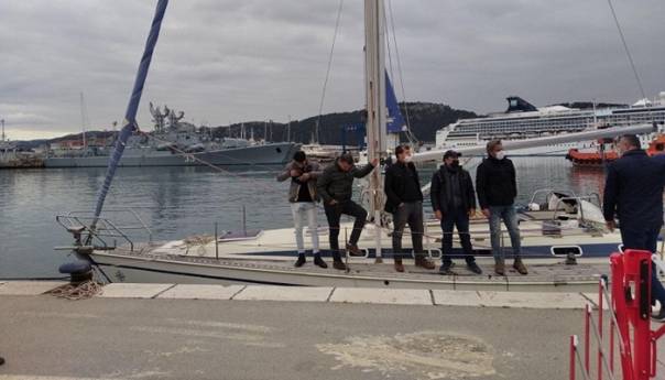 Crna Gora: Na jedrilici otkriveno oko 50 migranata