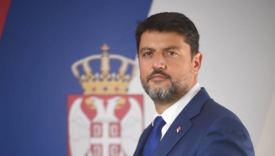 Crna Gora neće povući odluku o protjerivanju Božovića