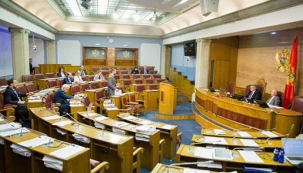 Crna Gora usvojila Zakon o istopolnim brakovima