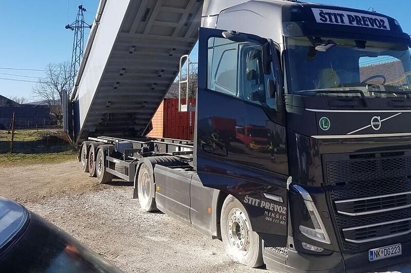 Crna Gora: Vozač kamiona poginuo nakon što je kipom vozila dotakao dalekovod