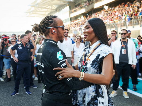 Crna Pantera snimljena s ogromnim dijamantom na ruci, pokrenula glasine o zarukama