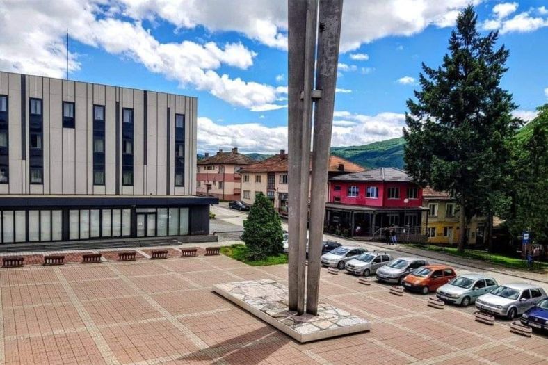 Crna realnost: Zatvorena jedina banka u bh. gradu, uskoro će se zatvoriti i jedina kafana