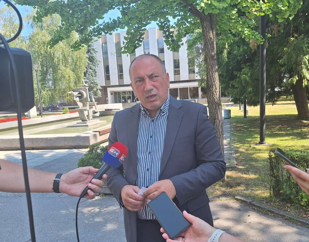 Crnadak: Ako konobar odgovara za 5 KM, neko mora odgovarati i za 120 miliona
