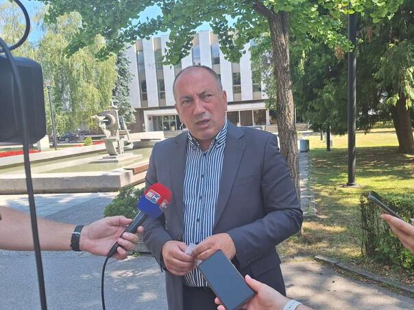 Crnadak: Ako konobar odgovara za 5 KM, neko mora odgovarati i za 120 miliona