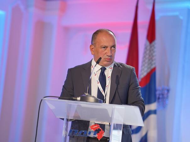 Crnadak: Lopovi ne mogu biti patriote