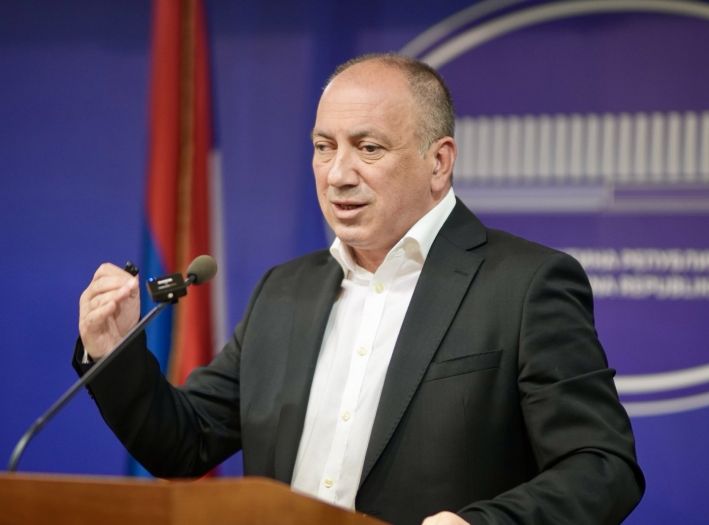 Crnadak o non-paperu: Vlast treba da odstupi, vodite RS u izolaciju