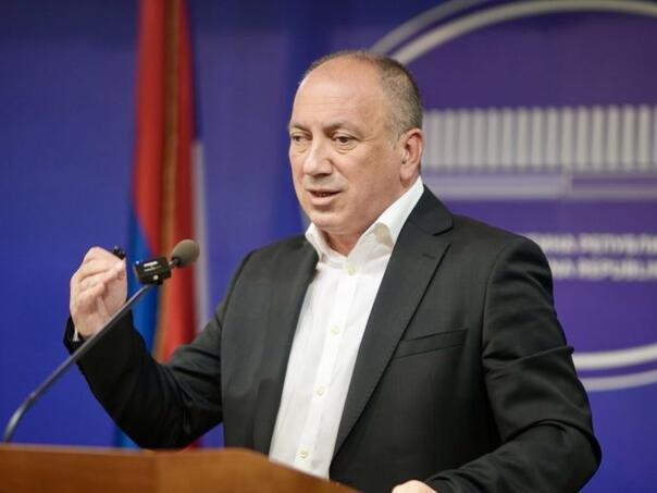 Crnadak o non-paperu: Vlast treba da odstupi, vodite RS u izolaciju