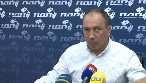 Crnadak: Obustava skupova SNSD-a je predstava za javnost