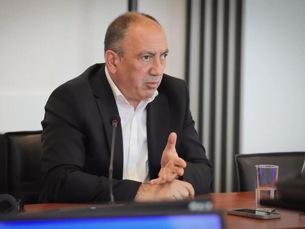 Crnadak pozvao na biranje v.d. predsjednika RS