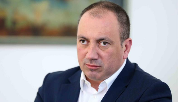 Crnadak: Rukovodstvo RS u teškoj izolaciji
