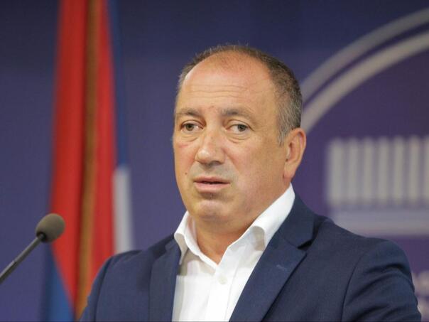 Crnadak upitao SNSD-ovce: Šta hoćete, da puca brat na brata?