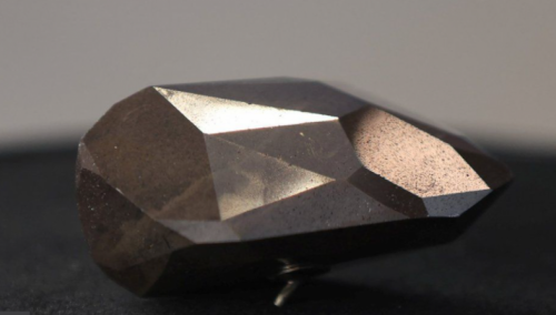 Crni dijamant koji potiče iz svemira nazvan "Enigma" ponuđen na aukciji