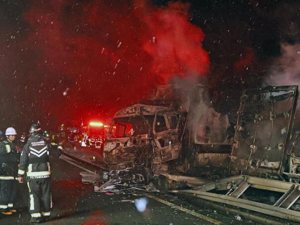 "Crni led" izazvao stravični lančani sudar 67 vozila, poginule dvije osobe